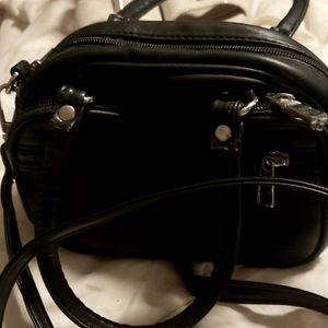 Crossbody leather purse black